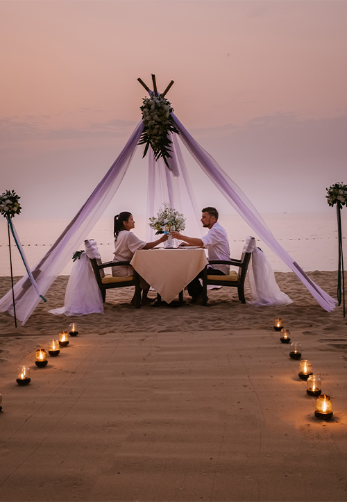 Romantic beach dinner Maldives